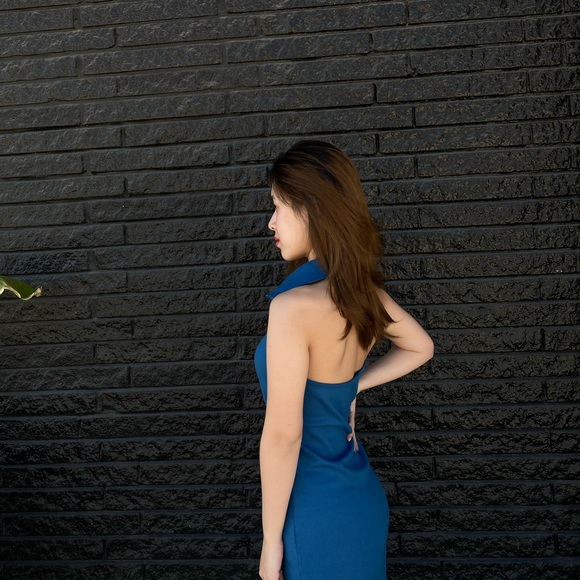 Korean-style women's sleeveless dress with a solid color slim fit designed. - Picture 3 of 8